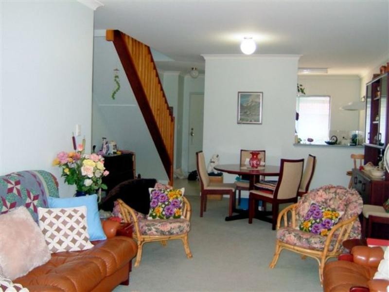 8 Myrtle Turn, Greenfields WA 6210