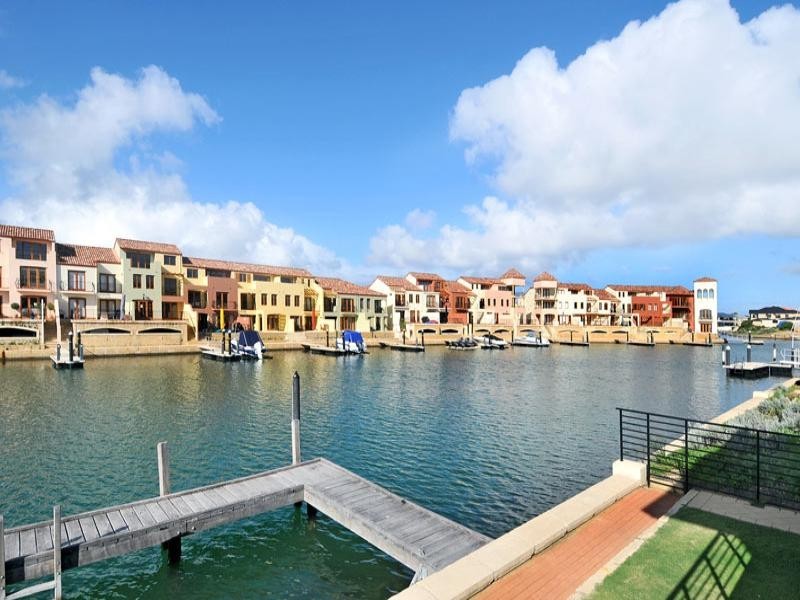 22 Baudin Way, Wannanup WA 6210