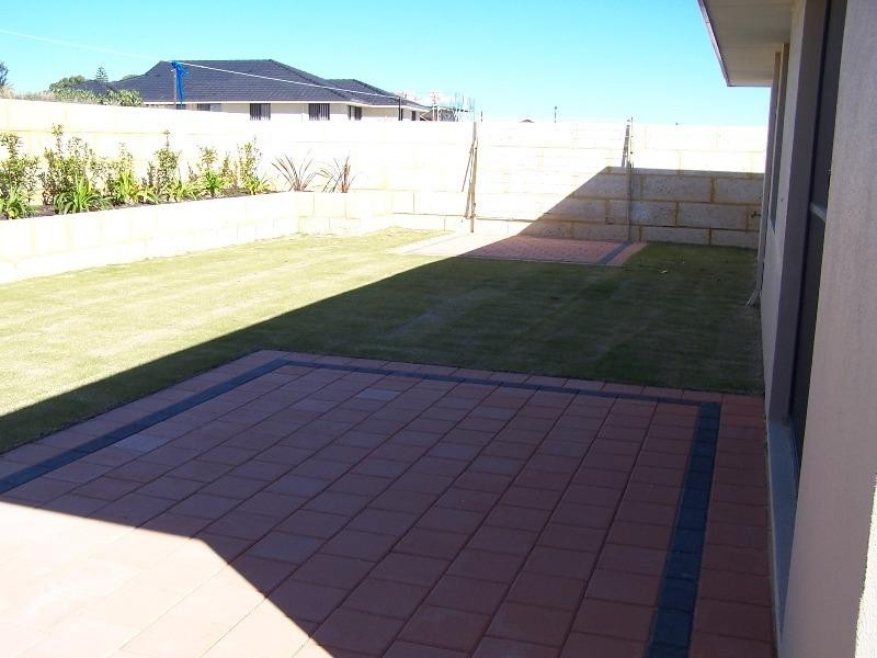 11 Conch Way, Wannanup WA 6210