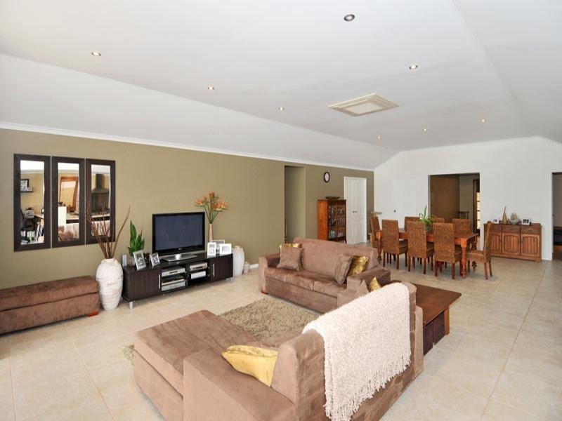 37 Australis Circle, Wannanup WA 6210