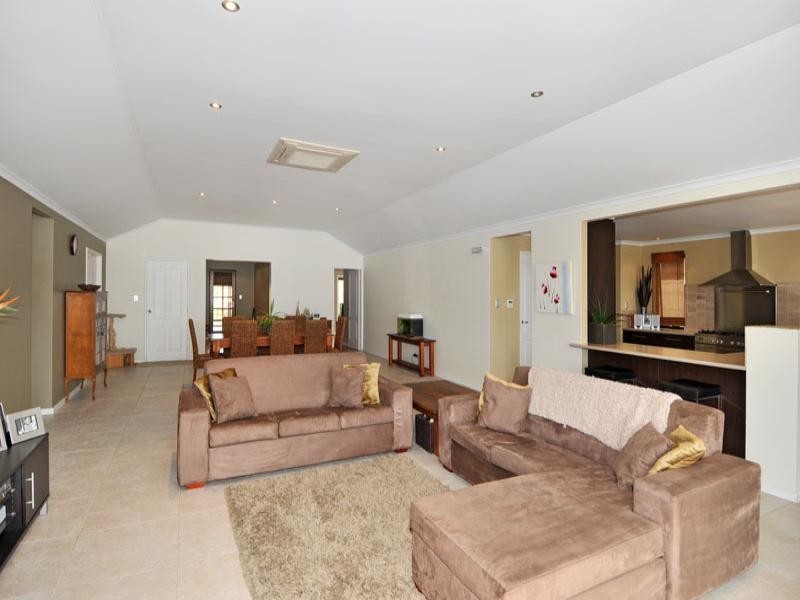 37 Australis Circle, Wannanup WA 6210