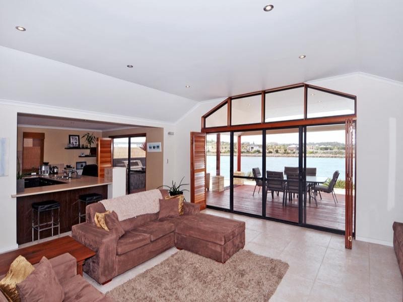 37 Australis Circle, Wannanup WA 6210