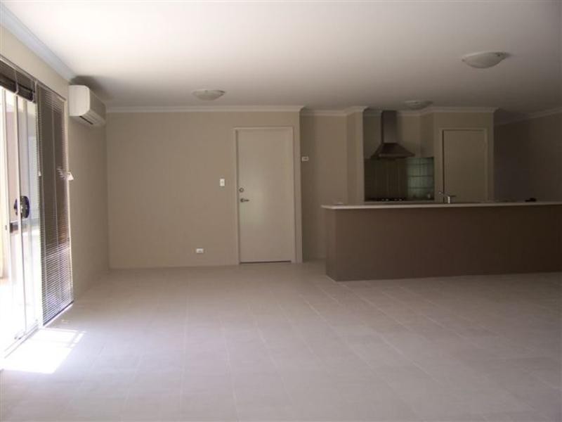 10 Wuraling Pass, Wannanup WA 6210