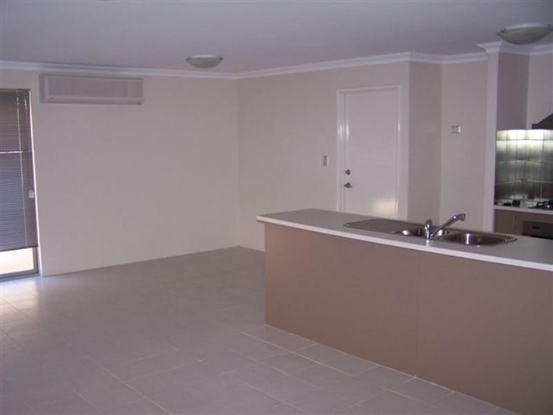 10 Wuraling Pass, Wannanup WA 6210