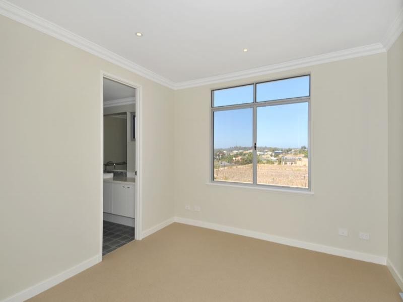 11/18 Caspian Drive, Wannanup WA 6210