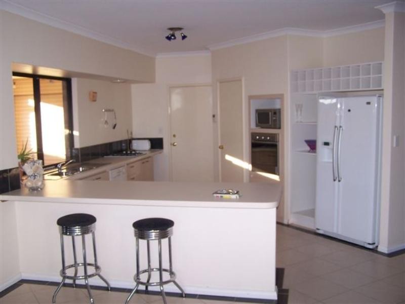 8 Australis Circle, Wannanup WA 6210