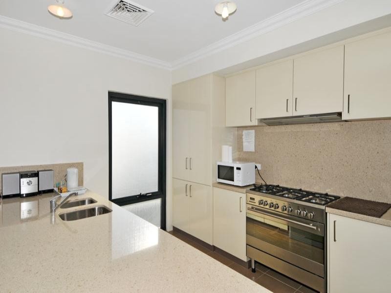 28 Endeavour Circle, Wannanup WA 6210
