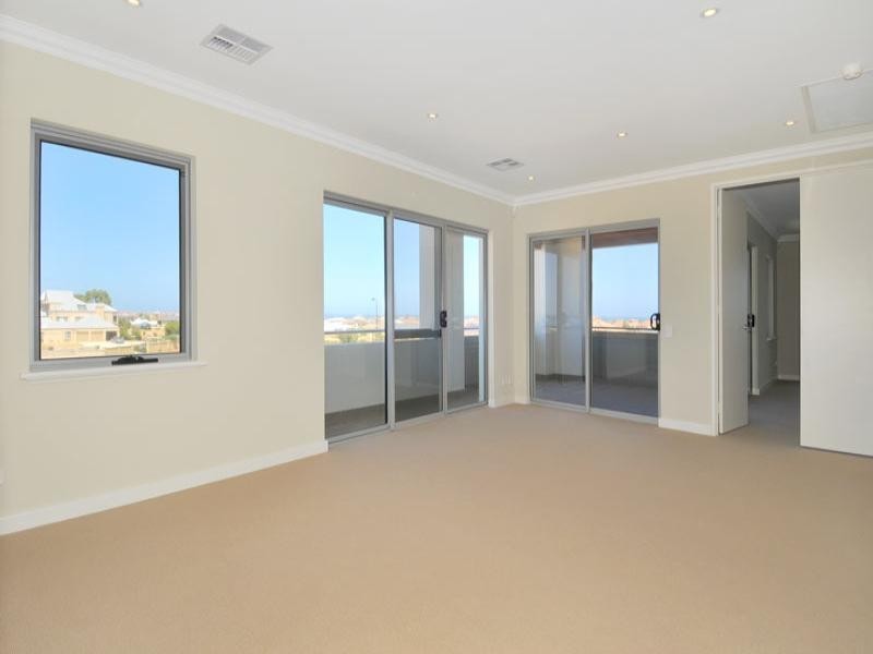 18 Caspian Drive, Wannanup WA 6210