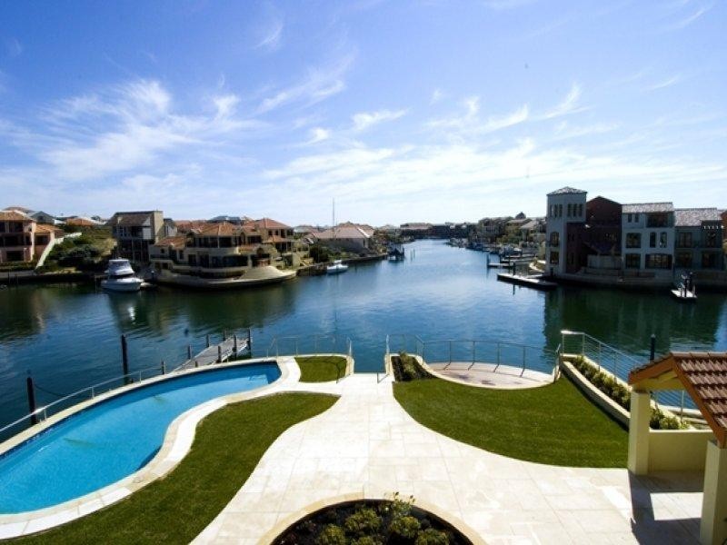 2/12 Abrolhos Quays, Wannanup WA 6210