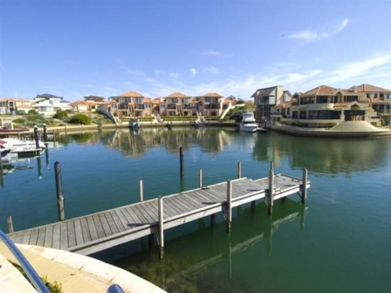 2/12 Abrolhos Quays, Wannanup WA 6210