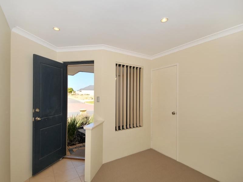 6 Conch Way, Wannanup WA 6210