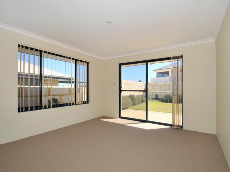 6 Conch Way, Wannanup WA 6210
