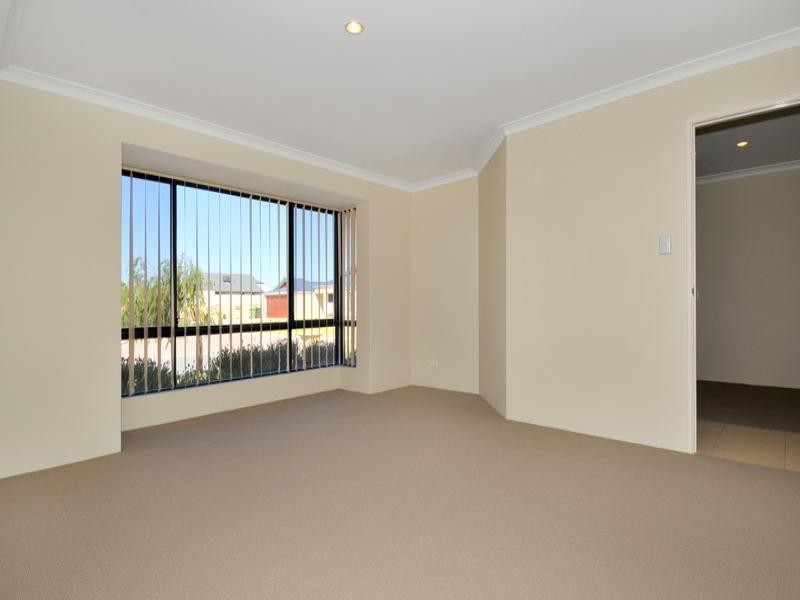 6 Conch Way, Wannanup WA 6210