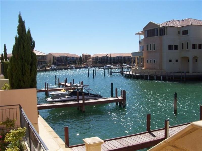 82/18 Port Quays, Wannanup WA 6210