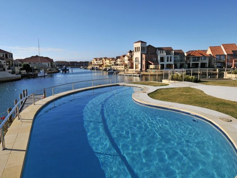 1/12 Abrolhos Quays, Wannanup WA 6210