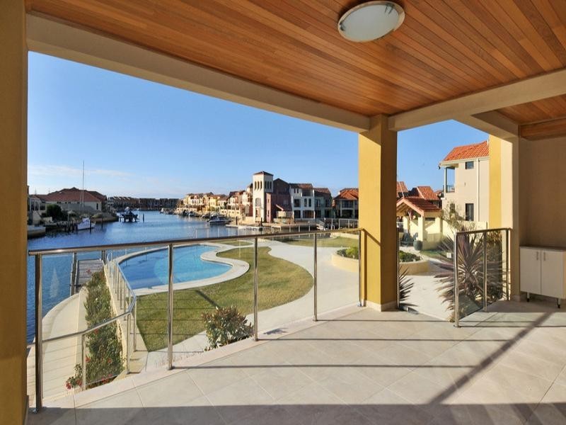 1/12 Abrolhos Quays, Wannanup WA 6210