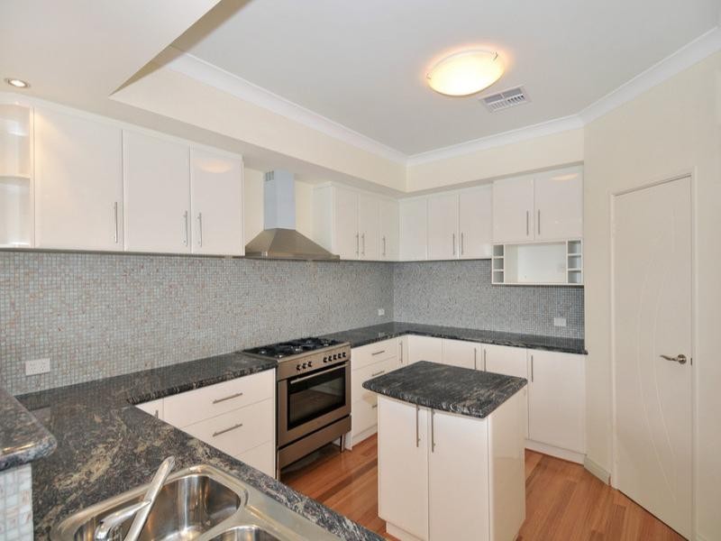 1/12 Abrolhos Quays, Wannanup WA 6210