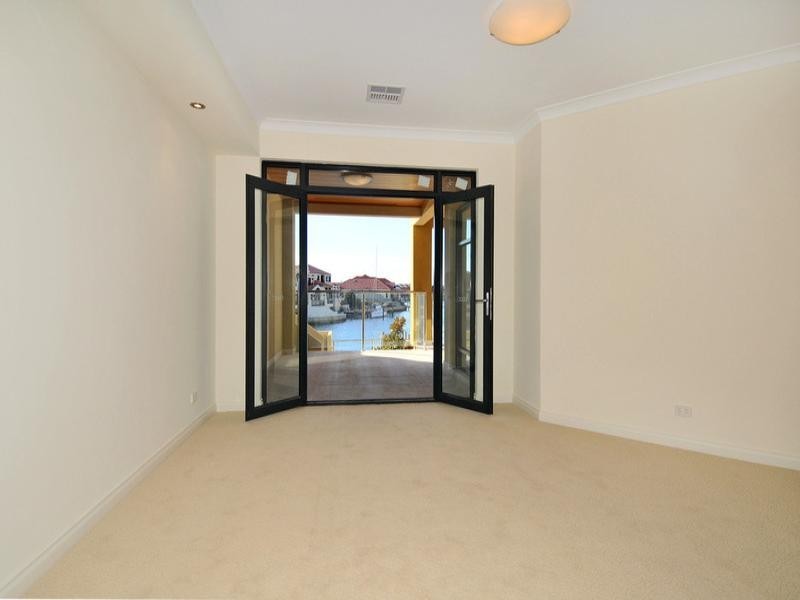 1/12 Abrolhos Quays, Wannanup WA 6210