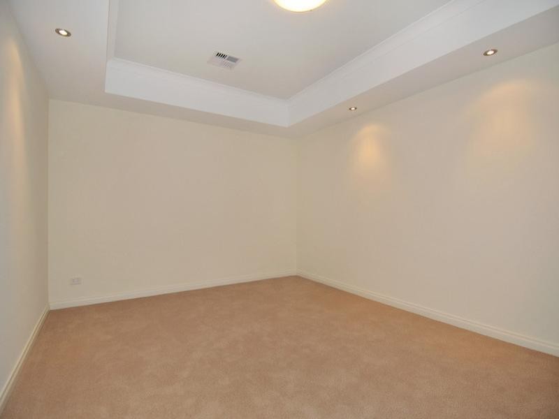 1/12 Abrolhos Quays, Wannanup WA 6210