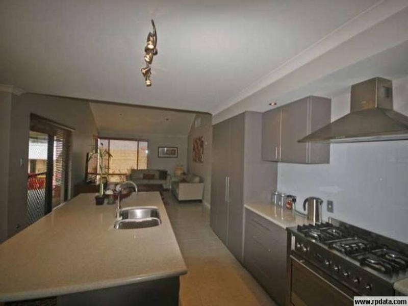 9 Beachport Way, Wannanup WA 6210