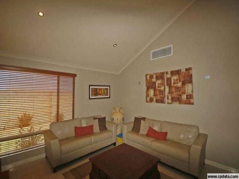 9 Beachport Way, Wannanup WA 6210