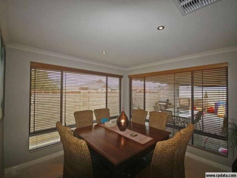 9 Beachport Way, Wannanup WA 6210