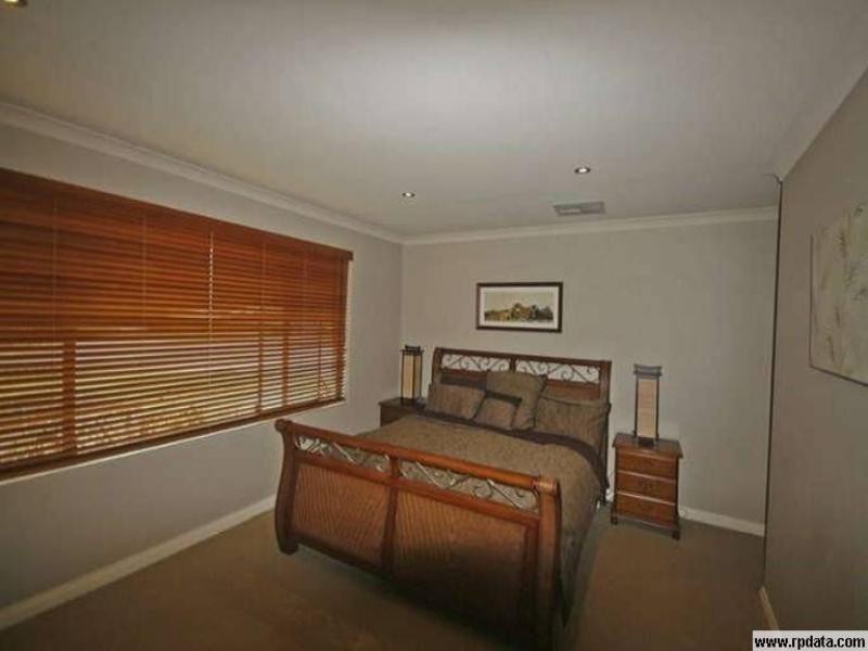 9 Beachport Way, Wannanup WA 6210