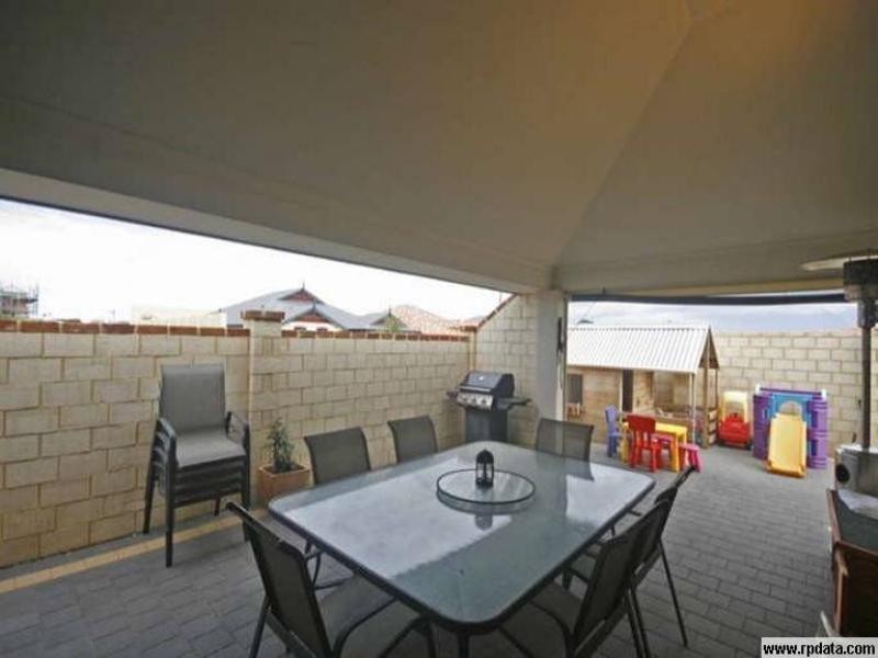 9 Beachport Way, Wannanup WA 6210