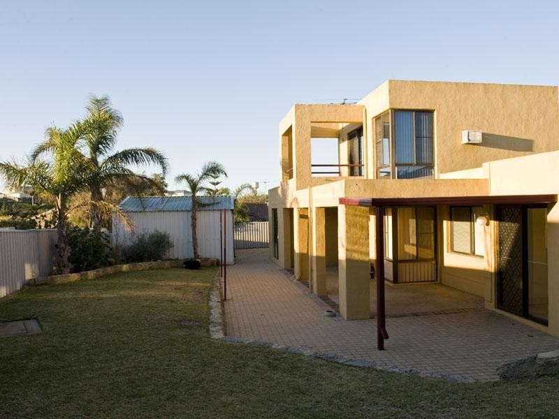 2 Ozone Court, Halls Head WA 6210