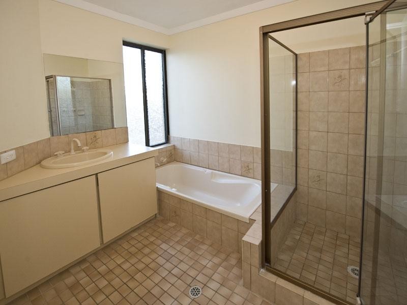2 Ozone Court, Halls Head WA 6210