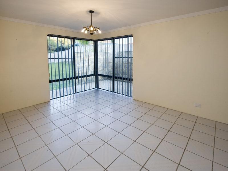 2 Ozone Court, Halls Head WA 6210