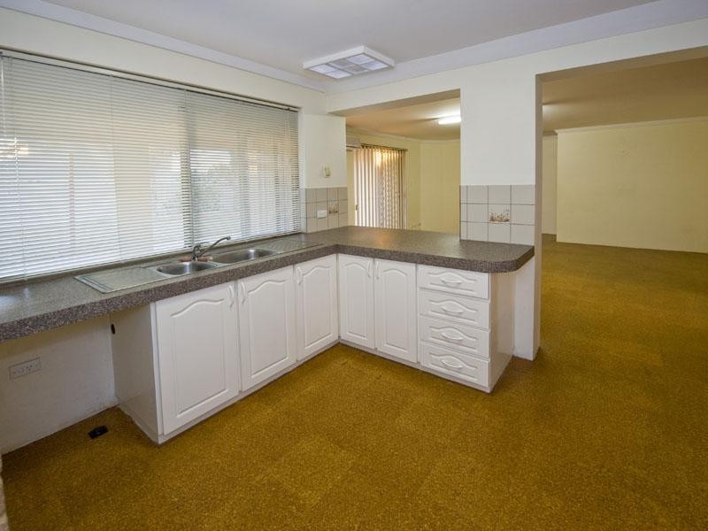 2 Ozone Court, Halls Head WA 6210