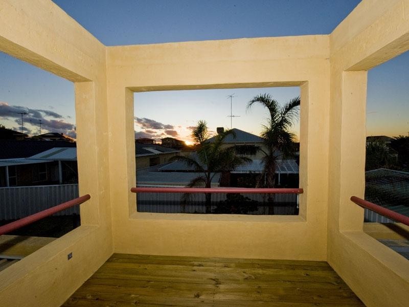 2 Ozone Court, Halls Head WA 6210