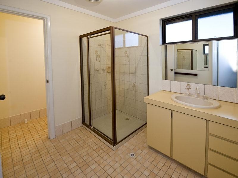 2 Ozone Court, Halls Head WA 6210