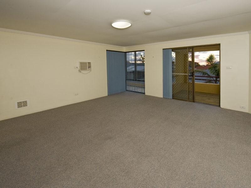 2 Ozone Court, Halls Head WA 6210