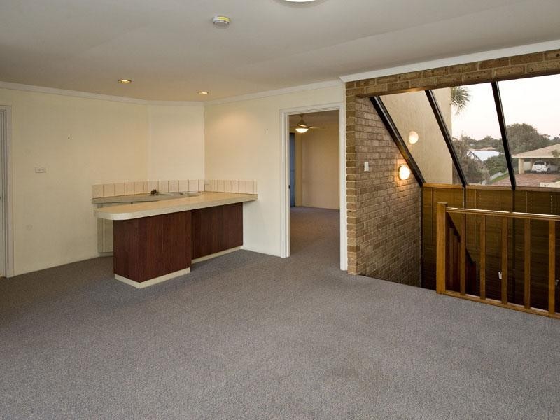 2 Ozone Court, Halls Head WA 6210
