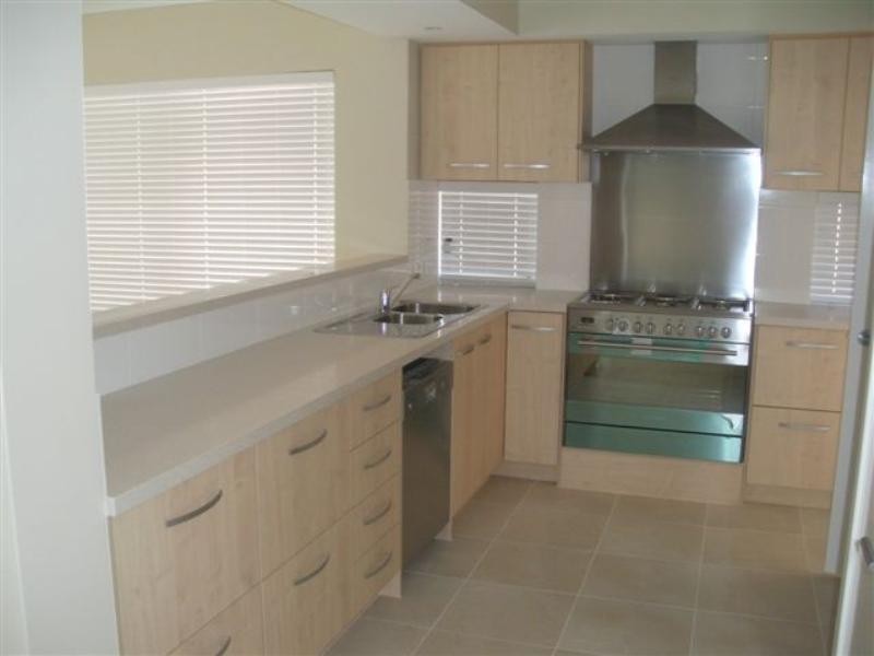 12 Sandune Way, Wannanup WA 6210