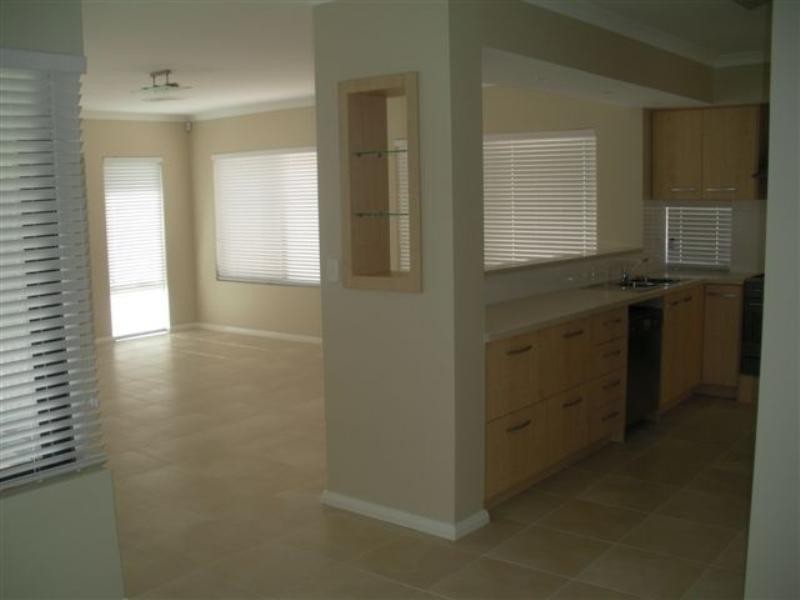 12 Sandune Way, Wannanup WA 6210