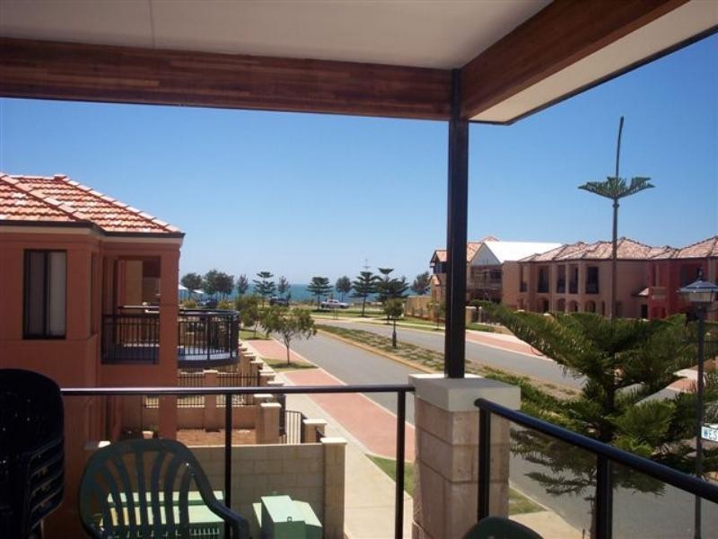 16 Village Mews Lane, Wannanup WA 6210