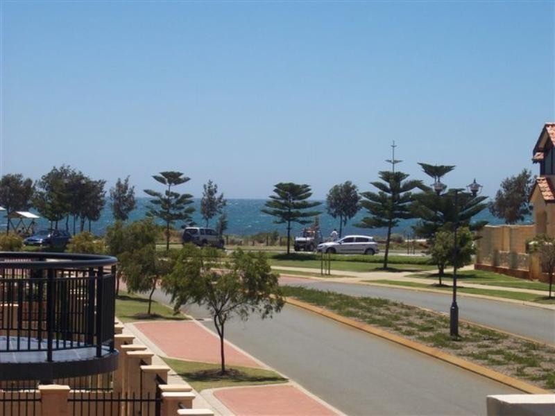 16 Village Mews Lane, Wannanup WA 6210