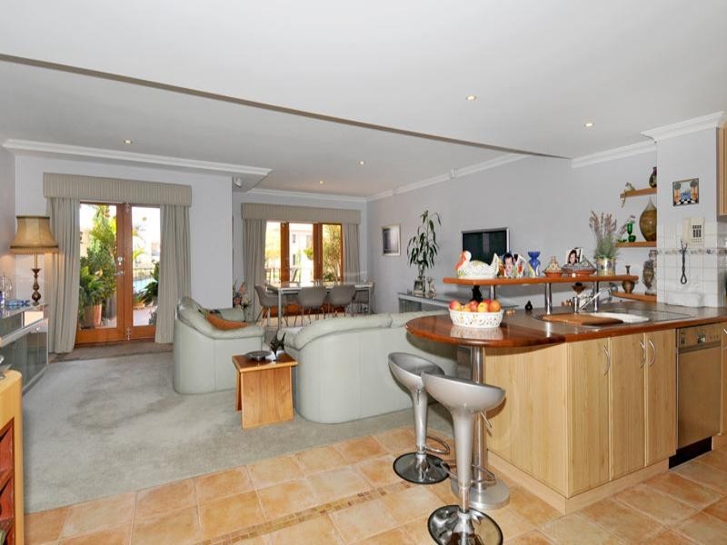 4/18 Port Quays, Wannanup WA 6210