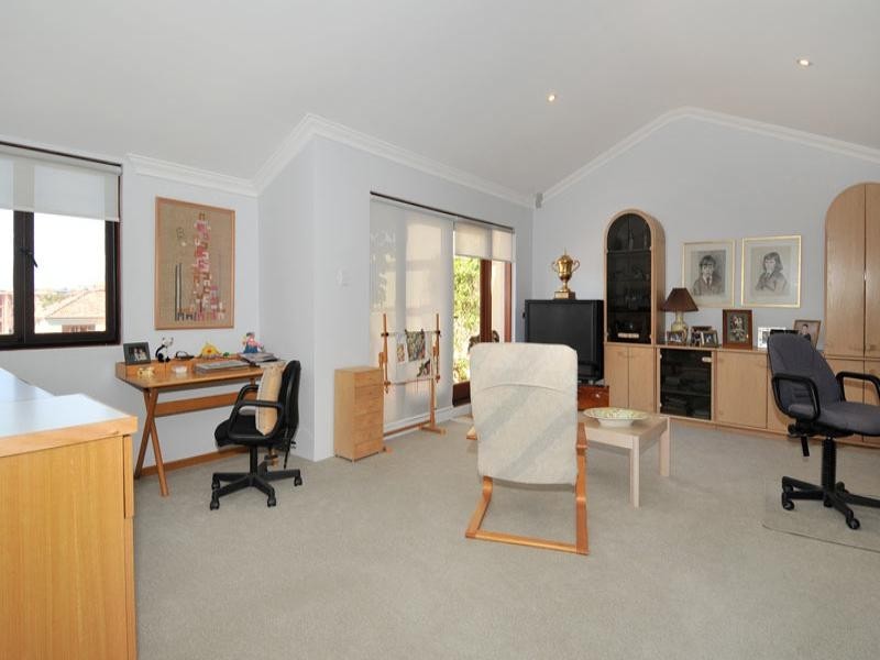 4/18 Port Quays, Wannanup WA 6210