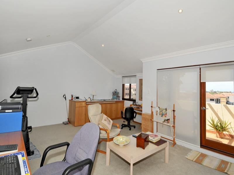 4/18 Port Quays, Wannanup WA 6210