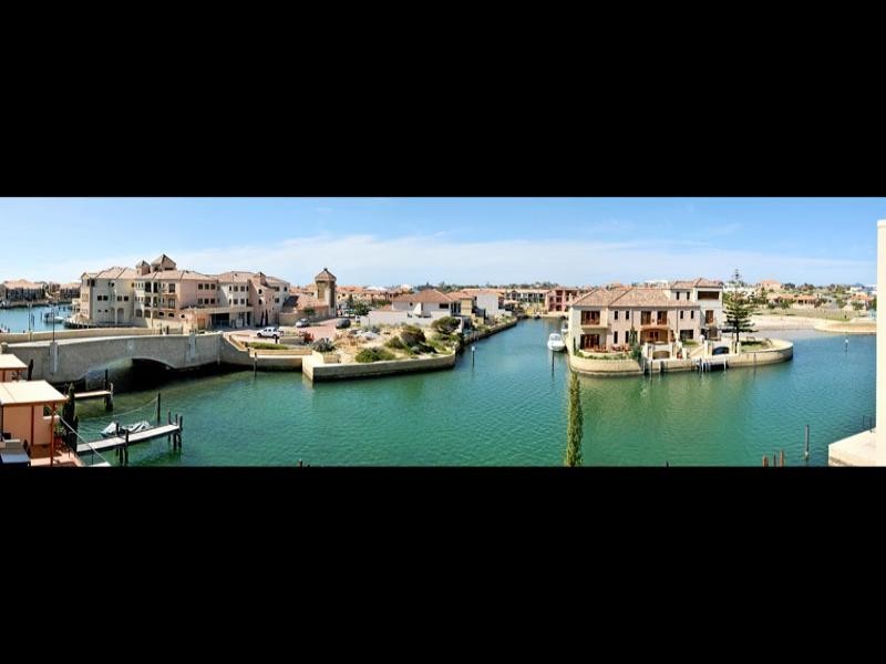 4/18 Port Quays, Wannanup WA 6210