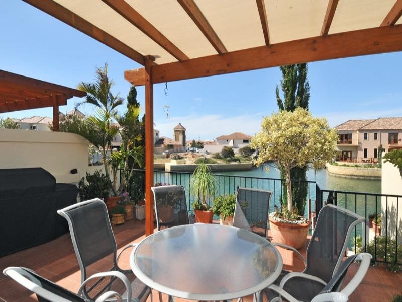 4/18 Port Quays, Wannanup WA 6210