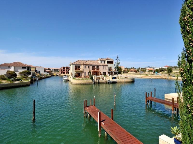 4/18 Port Quays, Wannanup WA 6210