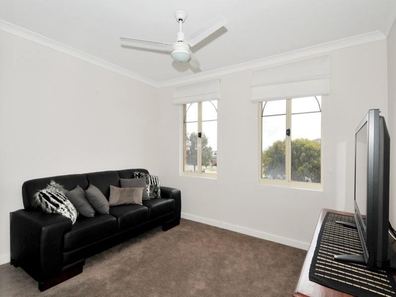 30 Rees Place, Wannanup WA 6210