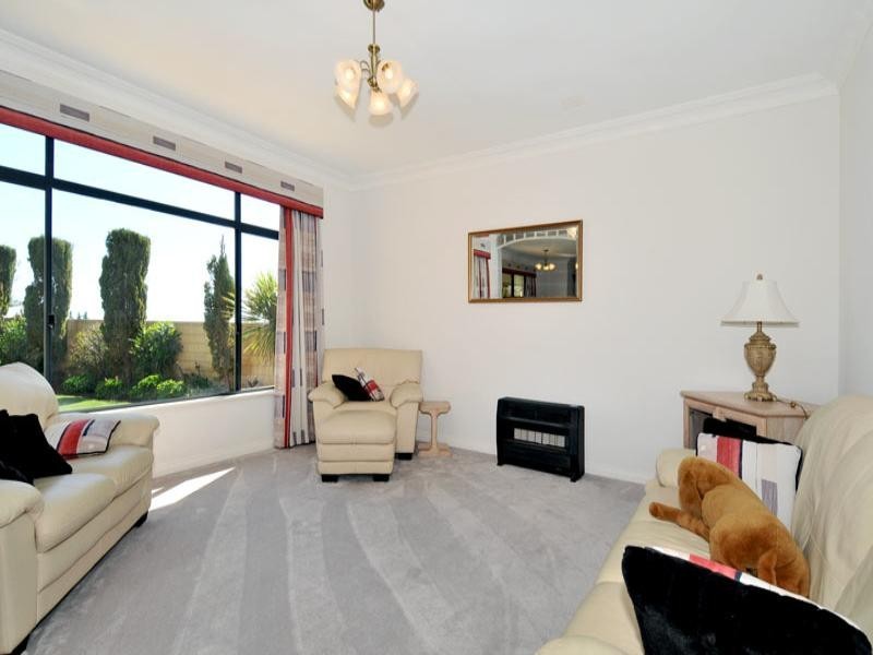 33 Princeton Drive, Wannanup WA 6210