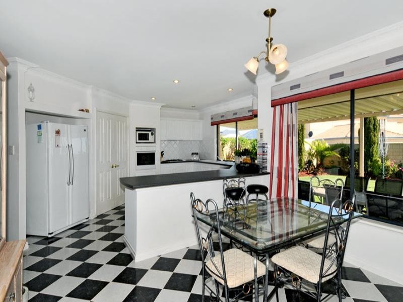 33 Princeton Drive, Wannanup WA 6210