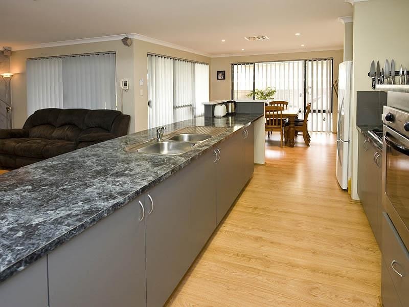 13 Chalice Rise, Lakelands WA 6180